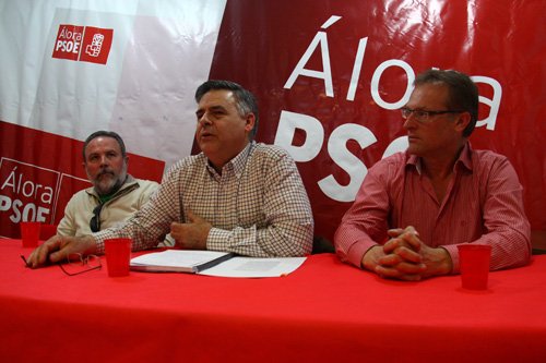 La educacin pblica centra el debate en la sede del PSOE de lora