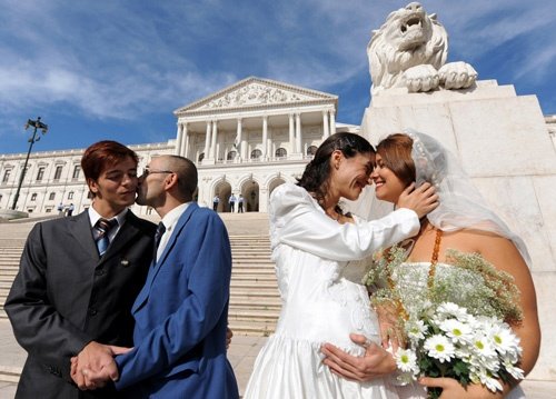 El Tribunal Constitucional tumba el recurso del PP contra el matrimonio igualitario 