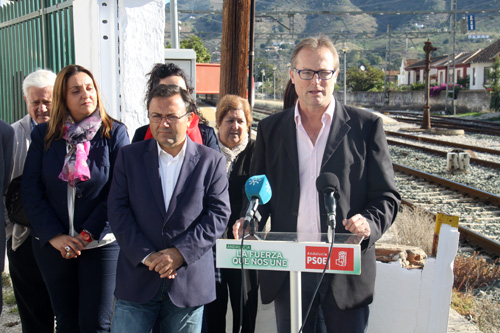 El PSOE se compromete a mejorar las comunicaciones ferroviarias con El Chorro 