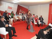Magdalena lvarez presenta la candidatura socialista para lora durante la inauguracin de una abarrotada sede electoral