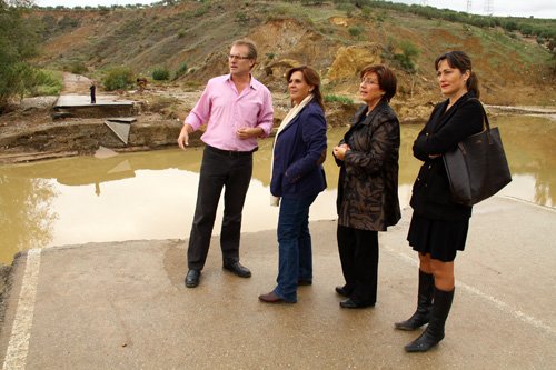 Rosa Torres y Marisa Bustinduy visitan las zonas afectadas por las inundaciones