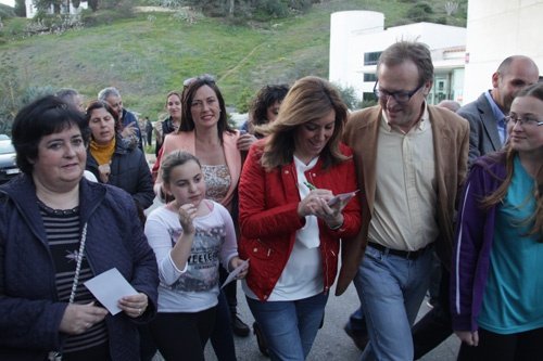 Susana Díaz siente muy de cerca el apoyo de la familia socialista de Álora